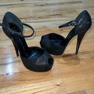 Guiseppe Zanotti peep toe pumps- lightly worn-amazing condition